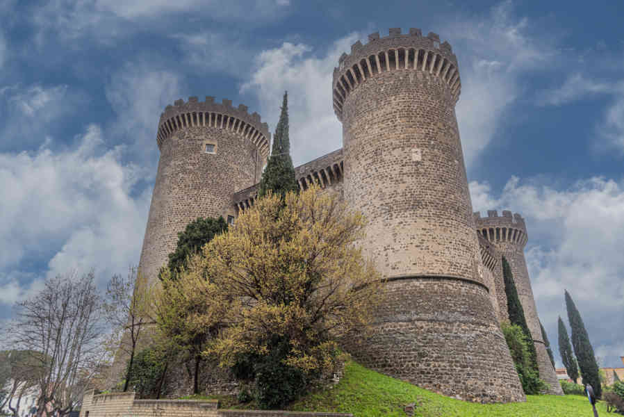 Italia - Tivoli 06 - castillo de Tivoli.jpg